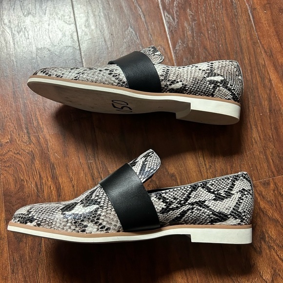 ALL BLACK SNAKE EMBOSSED LEATHER LOAFERS - Picture 5 of 7